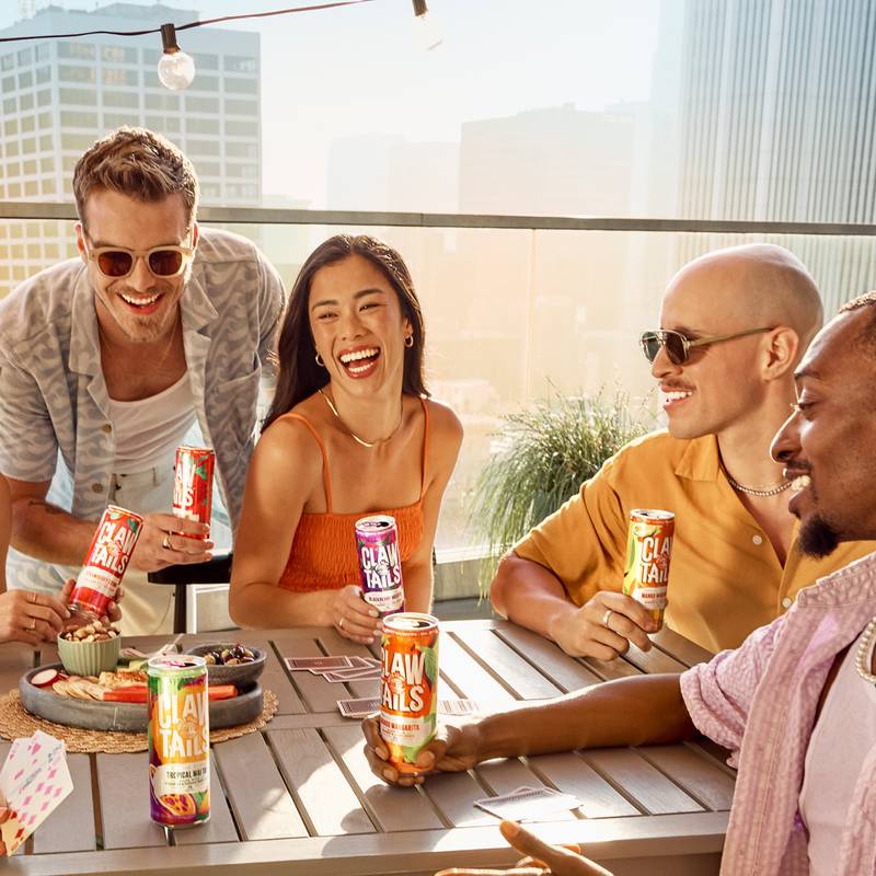 White Claw Clawtails Strawberry Cosmo 19.2oz Can 7% ABV - White